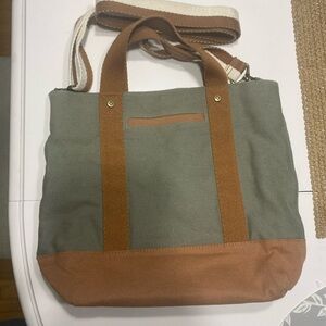31 Cross body shopper bag